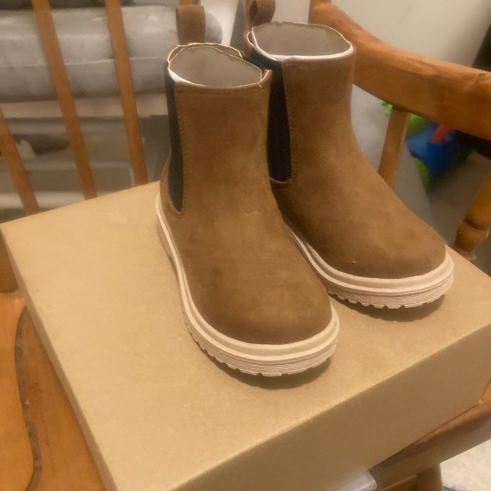 Lug sole boots